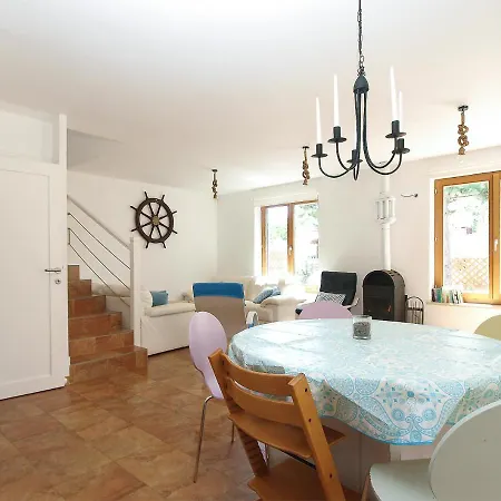 House 2051 Semesterbostad Peroj