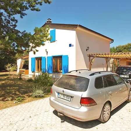 Semesterbostad House 2051